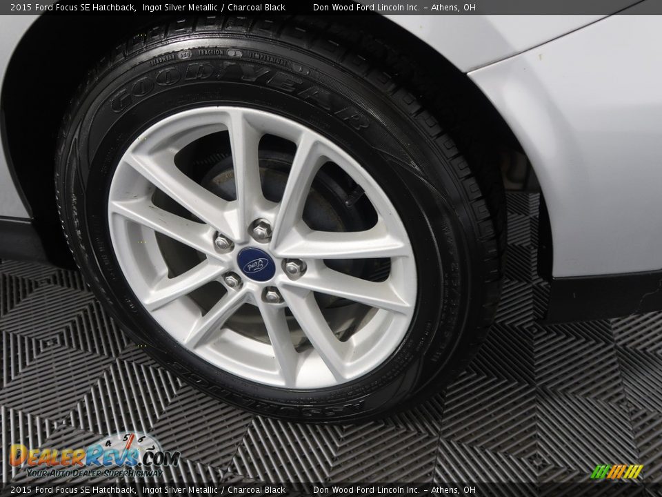 2015 Ford Focus SE Hatchback Ingot Silver Metallic / Charcoal Black Photo #27