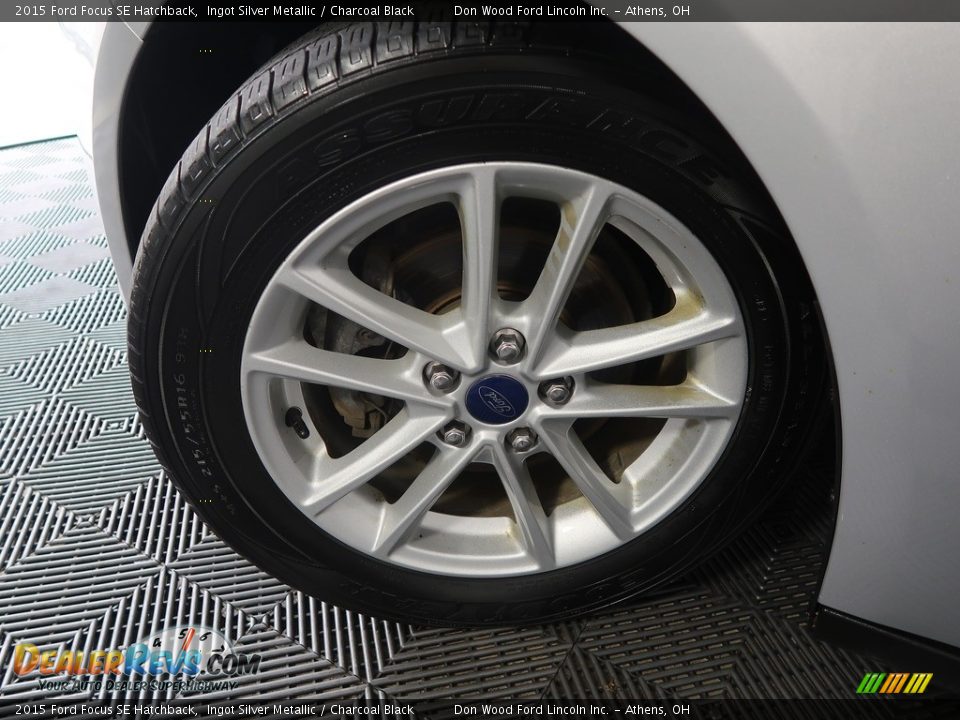 2015 Ford Focus SE Hatchback Ingot Silver Metallic / Charcoal Black Photo #28