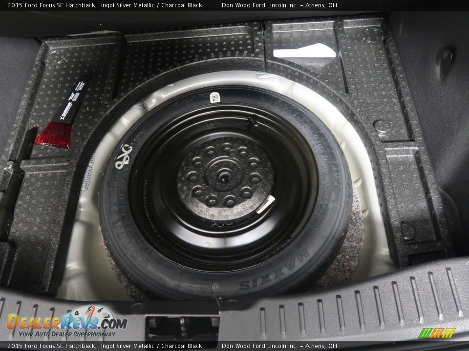 2015 Ford Focus SE Hatchback Ingot Silver Metallic / Charcoal Black Photo #31