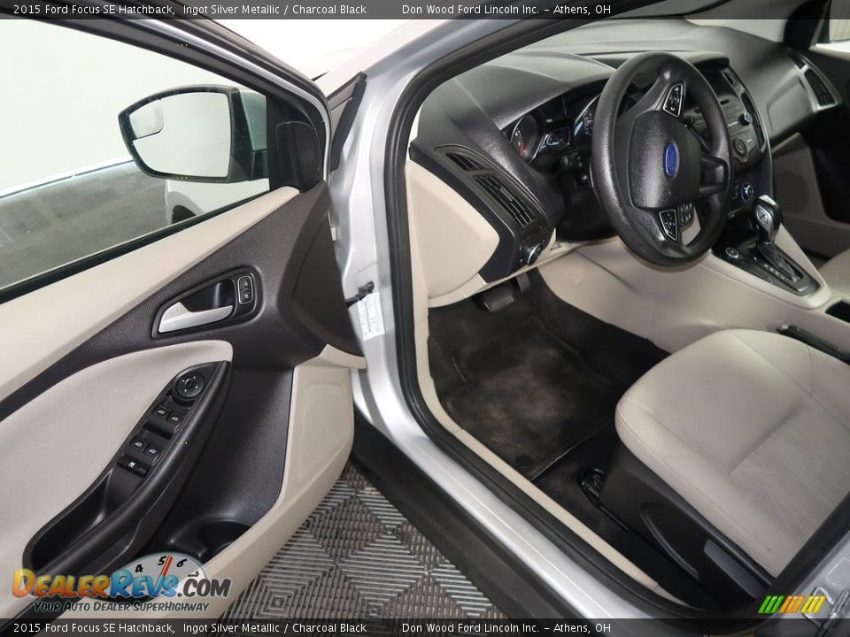 2015 Ford Focus SE Hatchback Ingot Silver Metallic / Charcoal Black Photo #33