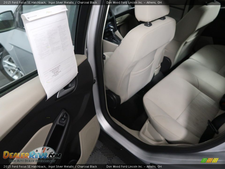 2015 Ford Focus SE Hatchback Ingot Silver Metallic / Charcoal Black Photo #34