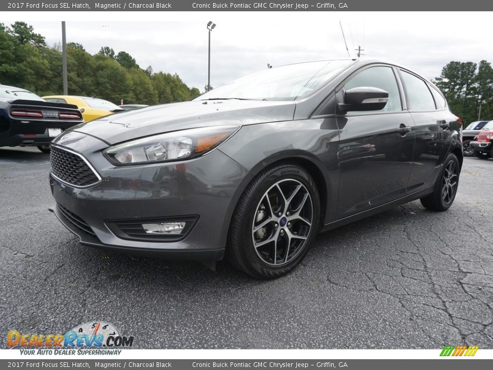 Front 3/4 View of 2017 Ford Focus SEL Hatch Photo #3