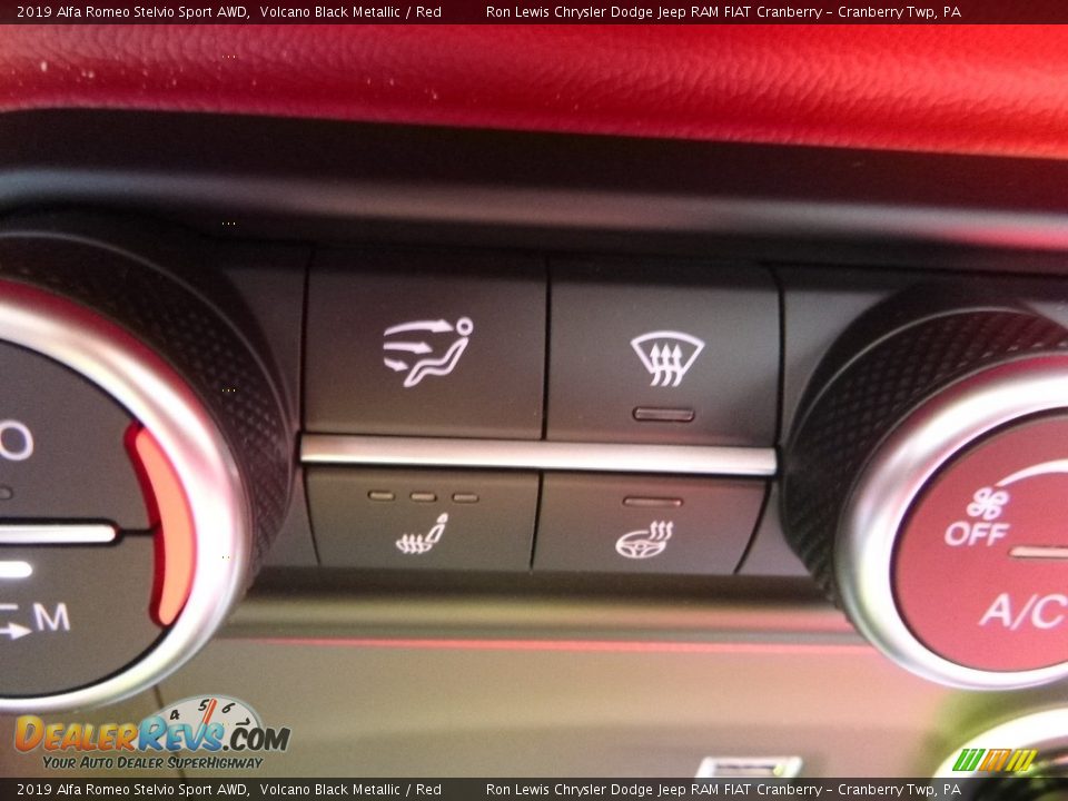 Controls of 2019 Alfa Romeo Stelvio Sport AWD Photo #23