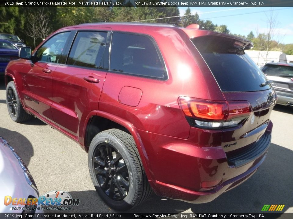 2019 Jeep Grand Cherokee Laredo 4x4 Velvet Red Pearl / Black Photo #3