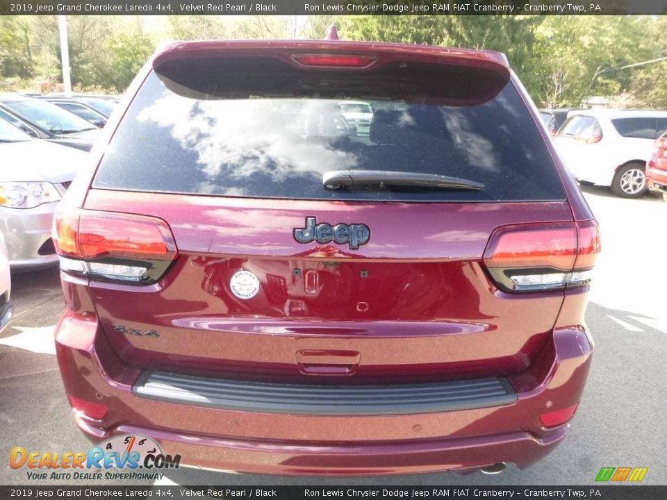 2019 Jeep Grand Cherokee Laredo 4x4 Velvet Red Pearl / Black Photo #4