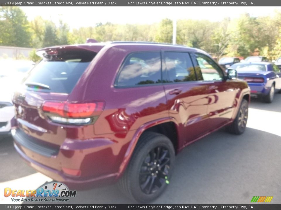 2019 Jeep Grand Cherokee Laredo 4x4 Velvet Red Pearl / Black Photo #5