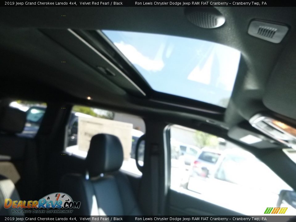2019 Jeep Grand Cherokee Laredo 4x4 Velvet Red Pearl / Black Photo #12