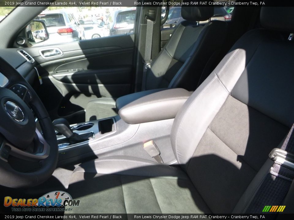 2019 Jeep Grand Cherokee Laredo 4x4 Velvet Red Pearl / Black Photo #15