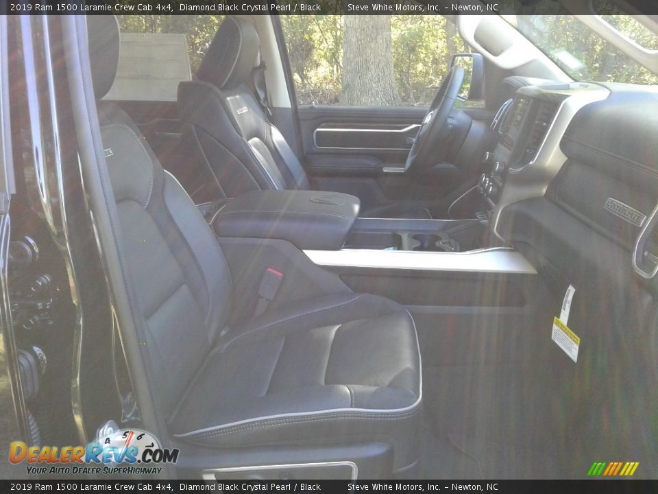 2019 Ram 1500 Laramie Crew Cab 4x4 Diamond Black Crystal Pearl / Black Photo #16
