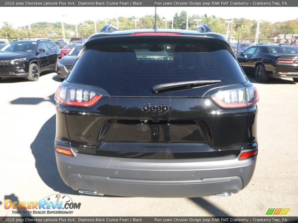 2019 Jeep Cherokee Latitude Plus 4x4 Diamond Black Crystal Pearl / Black Photo #4