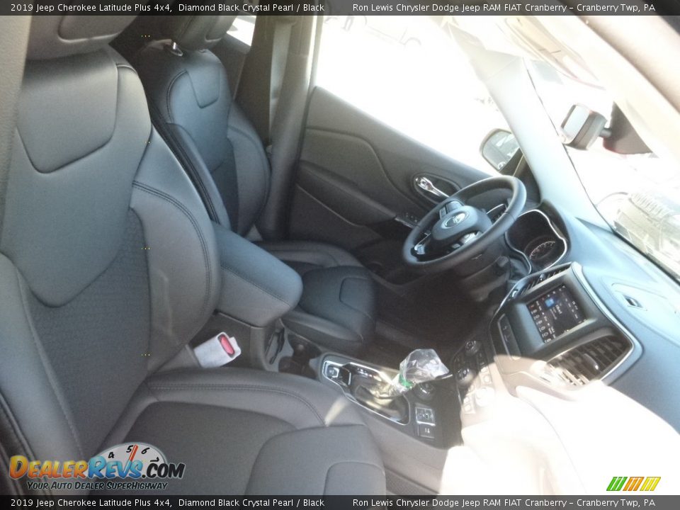 2019 Jeep Cherokee Latitude Plus 4x4 Diamond Black Crystal Pearl / Black Photo #10