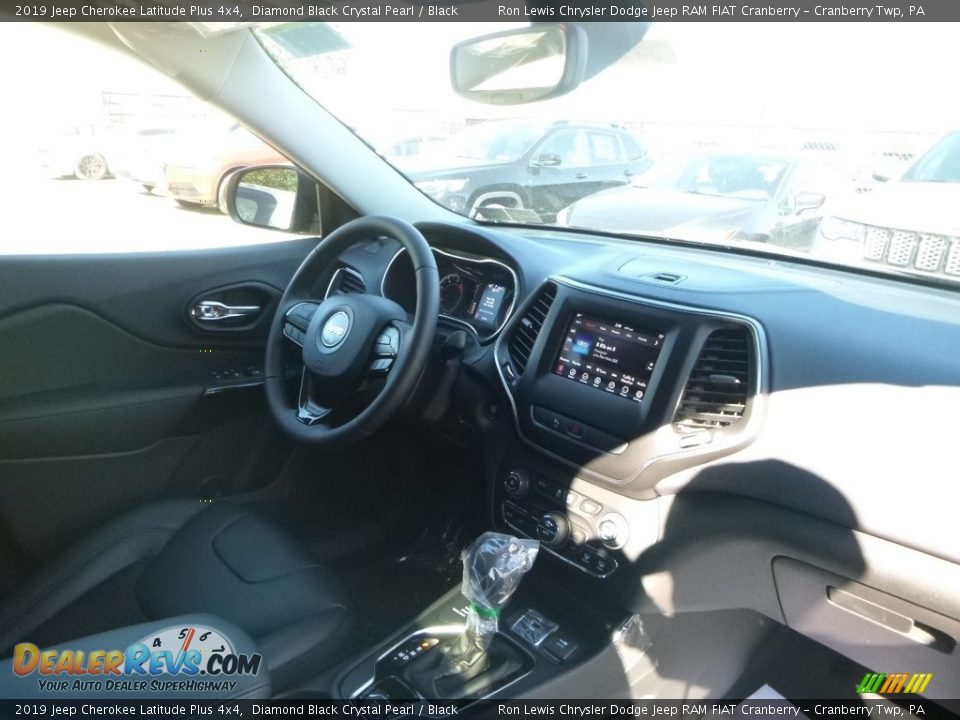 2019 Jeep Cherokee Latitude Plus 4x4 Diamond Black Crystal Pearl / Black Photo #11