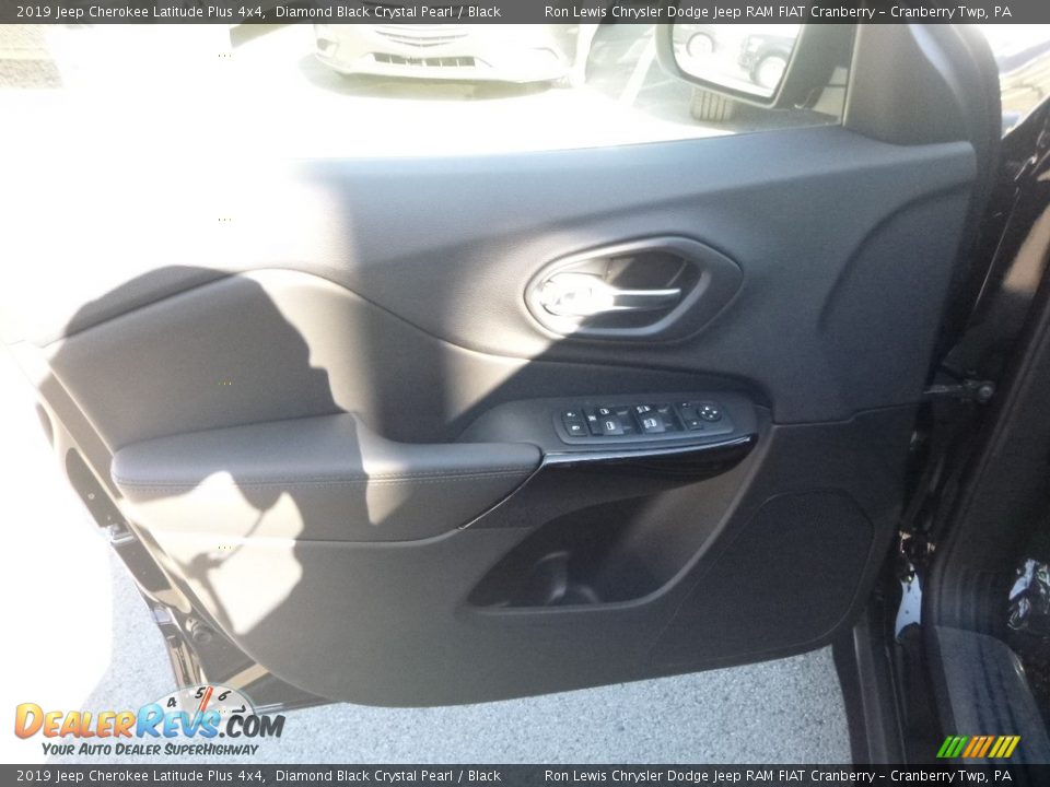 2019 Jeep Cherokee Latitude Plus 4x4 Diamond Black Crystal Pearl / Black Photo #13