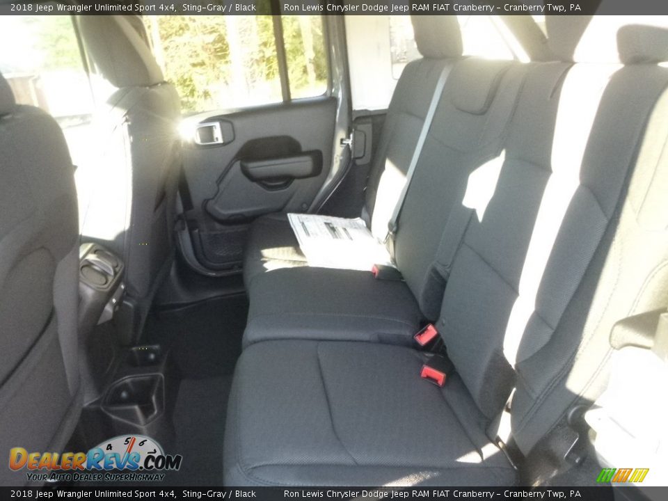 2018 Jeep Wrangler Unlimited Sport 4x4 Sting-Gray / Black Photo #12