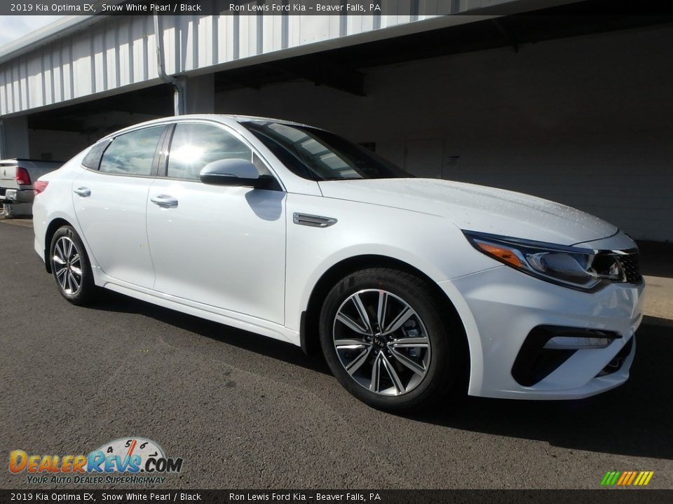 Front 3/4 View of 2019 Kia Optima EX Photo #8