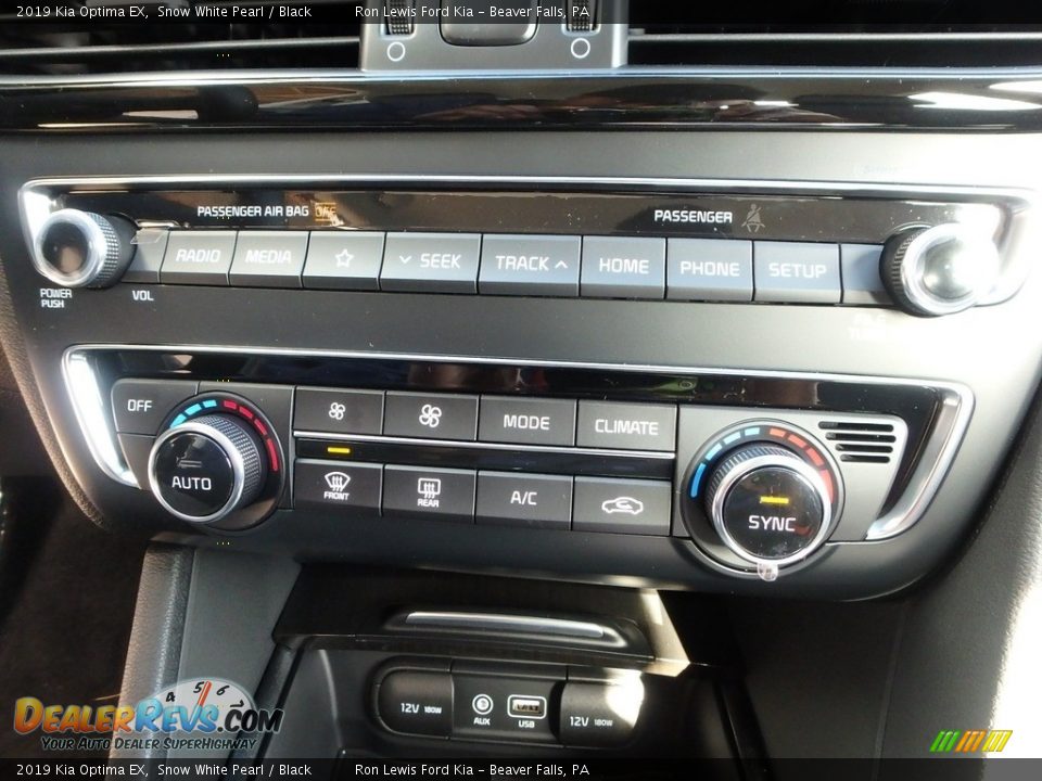 Controls of 2019 Kia Optima EX Photo #19