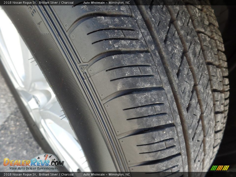 2018 Nissan Rogue SV Brilliant Silver / Charcoal Photo #8