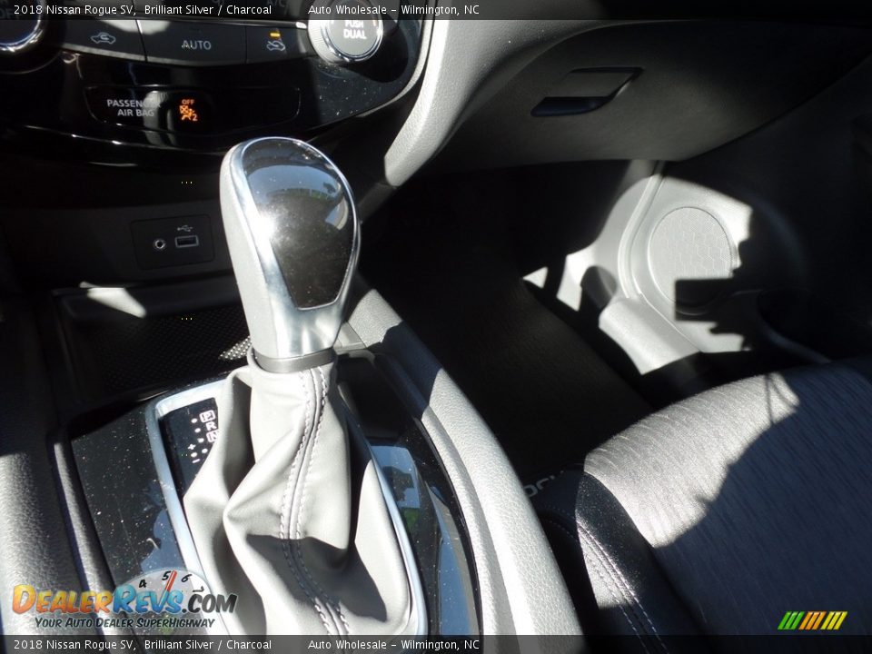 2018 Nissan Rogue SV Brilliant Silver / Charcoal Photo #18