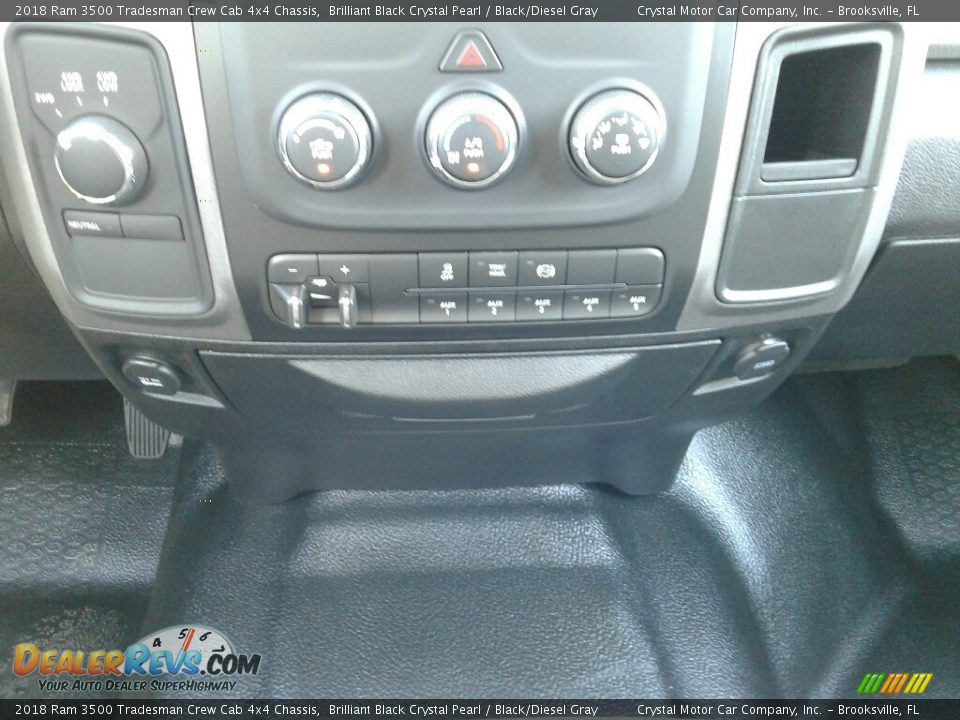 2018 Ram 3500 Tradesman Crew Cab 4x4 Chassis Brilliant Black Crystal Pearl / Black/Diesel Gray Photo #16