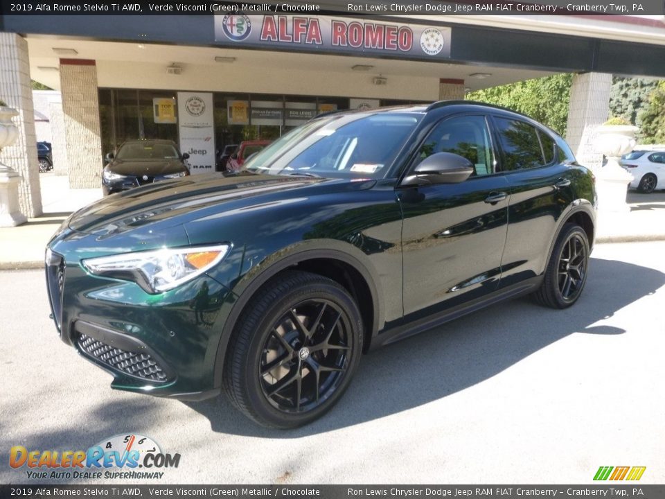Front 3/4 View of 2019 Alfa Romeo Stelvio Ti AWD Photo #2