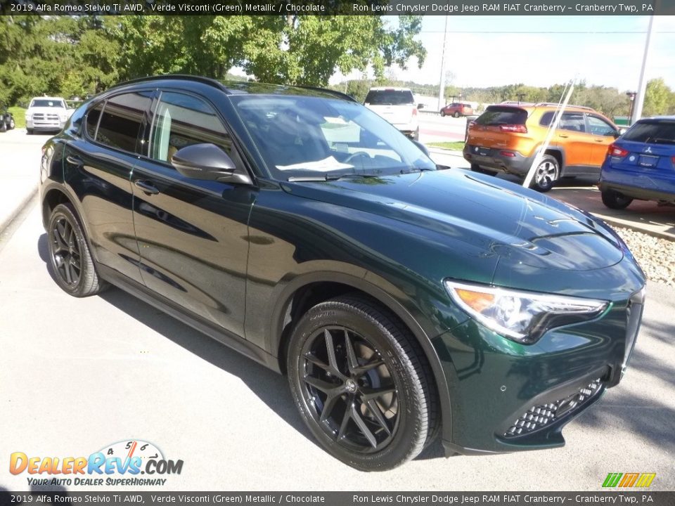 Front 3/4 View of 2019 Alfa Romeo Stelvio Ti AWD Photo #10