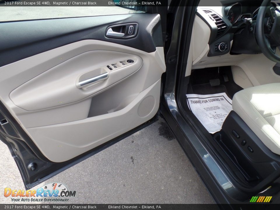2017 Ford Escape SE 4WD Magnetic / Charcoal Black Photo #13