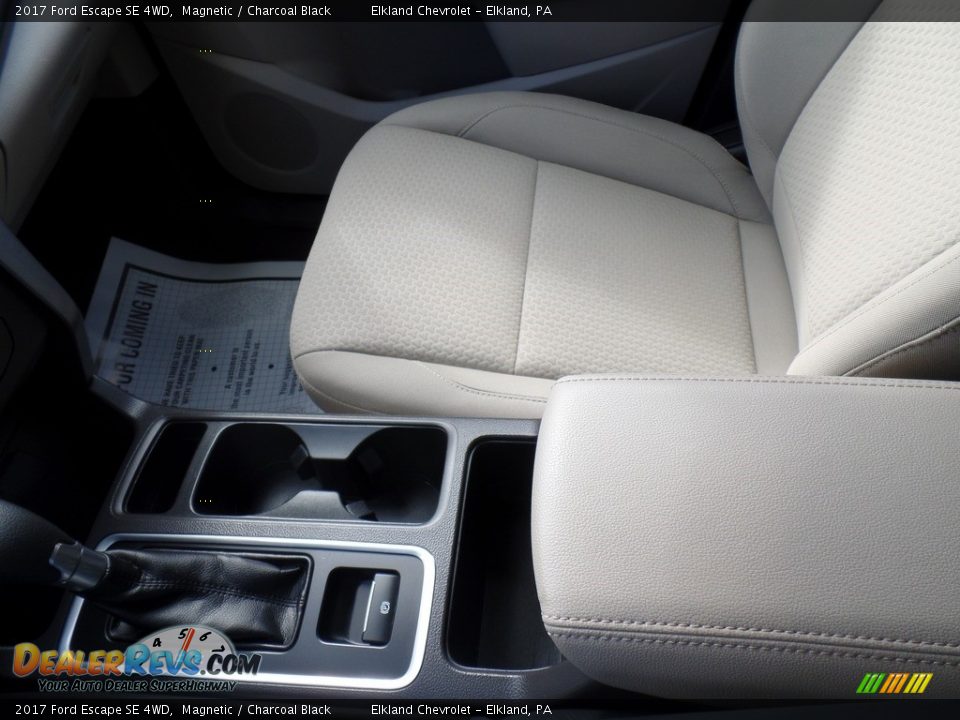 2017 Ford Escape SE 4WD Magnetic / Charcoal Black Photo #29