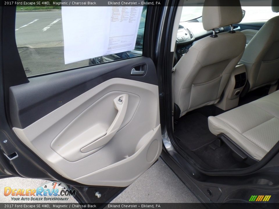 2017 Ford Escape SE 4WD Magnetic / Charcoal Black Photo #31