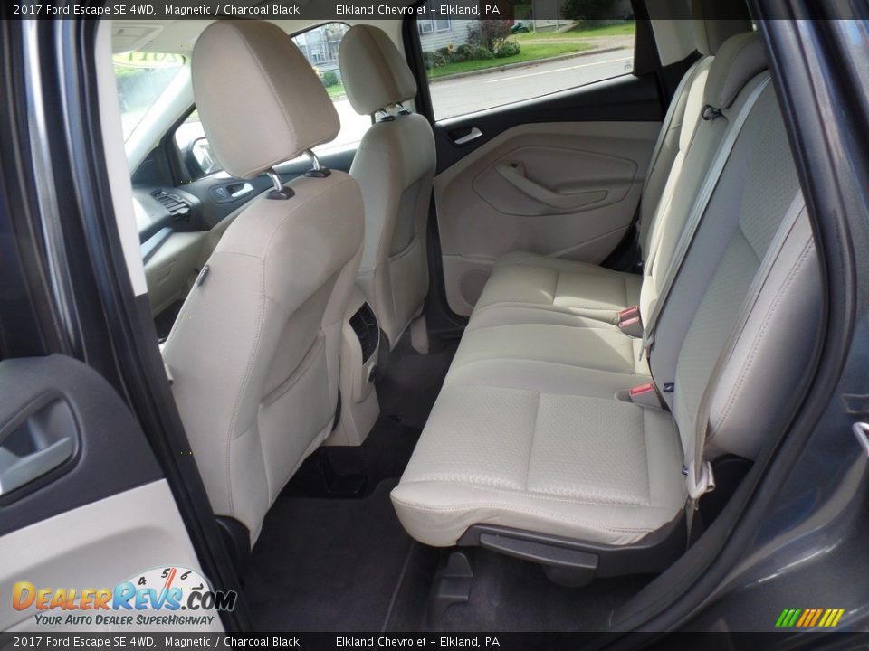 2017 Ford Escape SE 4WD Magnetic / Charcoal Black Photo #32