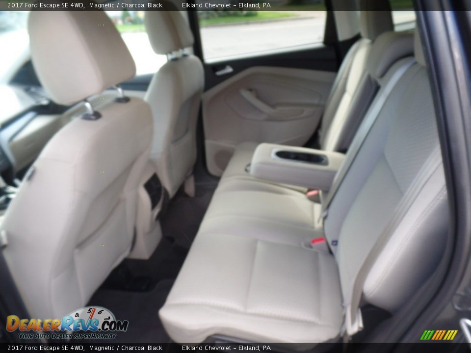 2017 Ford Escape SE 4WD Magnetic / Charcoal Black Photo #33