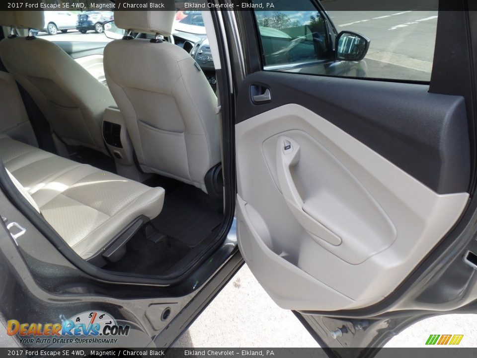 2017 Ford Escape SE 4WD Magnetic / Charcoal Black Photo #36
