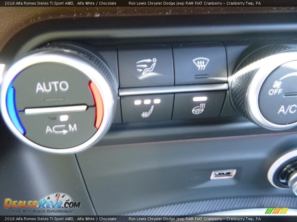 2019 Alfa Romeo Stelvio Ti Sport AWD Alfa White / Chocolate Photo #25