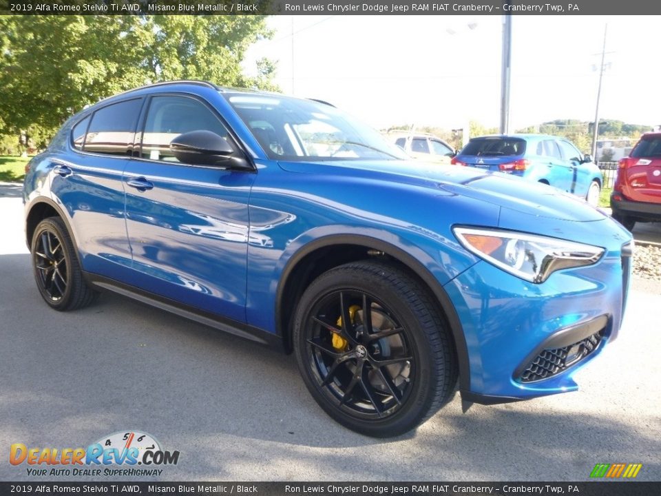 Front 3/4 View of 2019 Alfa Romeo Stelvio Ti AWD Photo #11