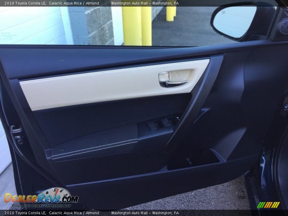 2019 Toyota Corolla LE Galactic Aqua Mica / Almond Photo #8