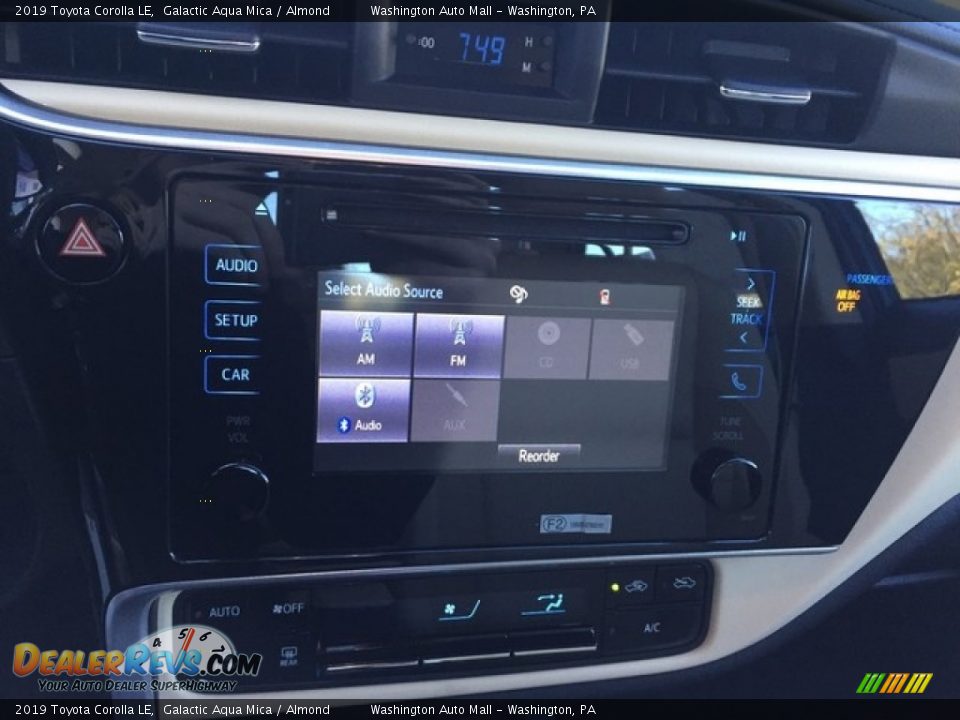 2019 Toyota Corolla LE Galactic Aqua Mica / Almond Photo #13