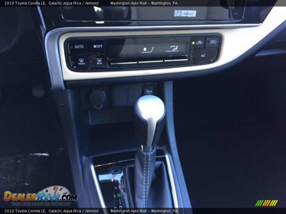 2019 Toyota Corolla LE Galactic Aqua Mica / Almond Photo #14