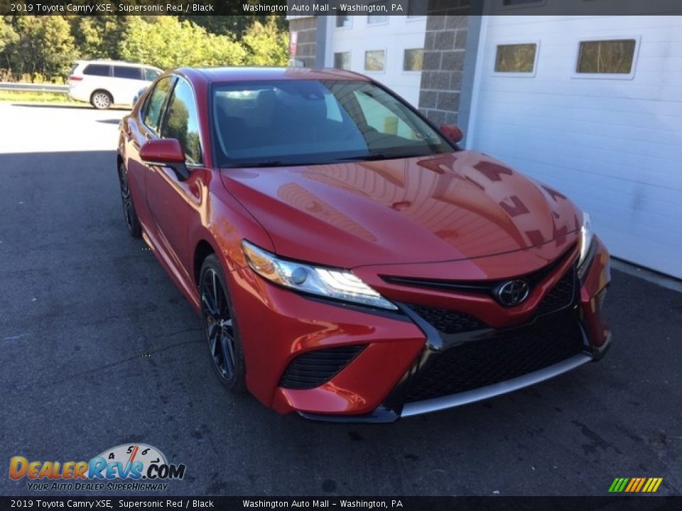 Front 3/4 View of 2019 Toyota Camry XSE Photo #21