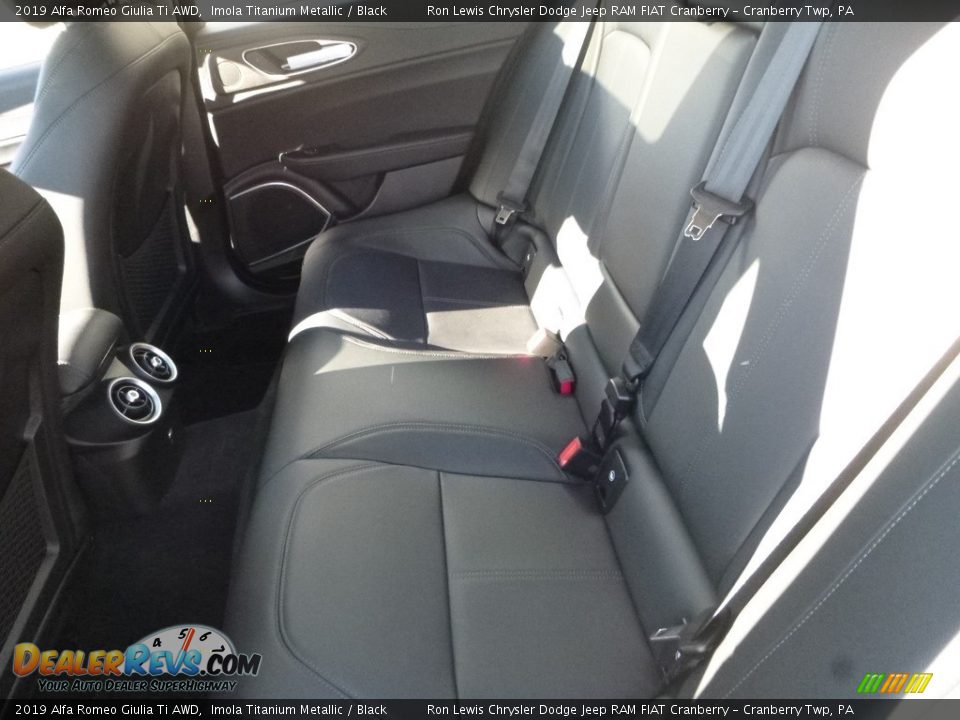 2019 Alfa Romeo Giulia Ti AWD Imola Titanium Metallic / Black Photo #18