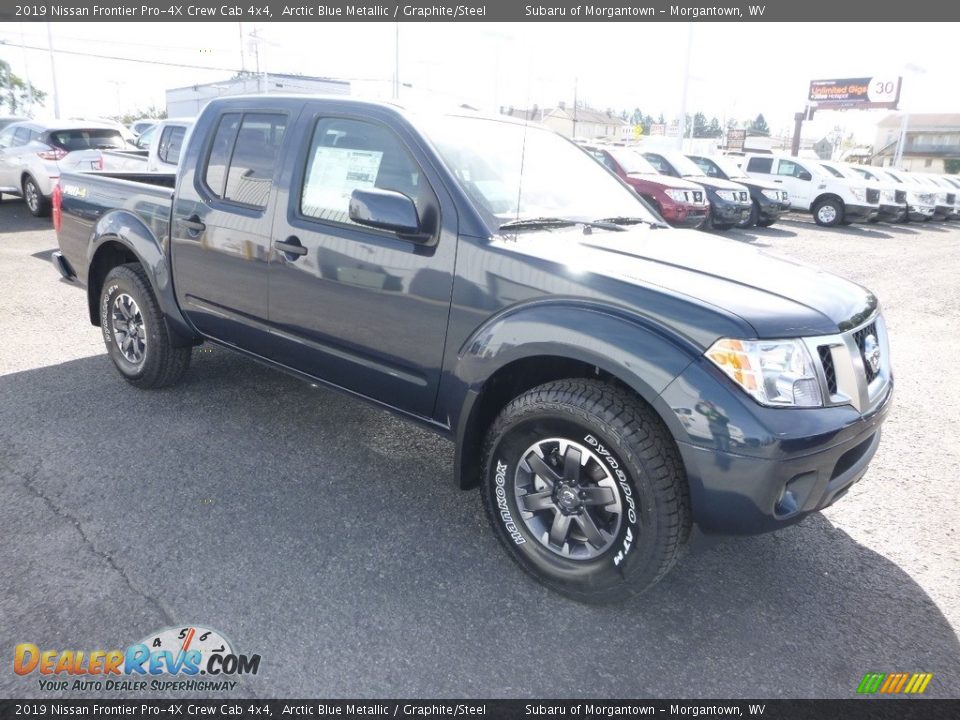 Front 3/4 View of 2019 Nissan Frontier Pro-4X Crew Cab 4x4 Photo #1