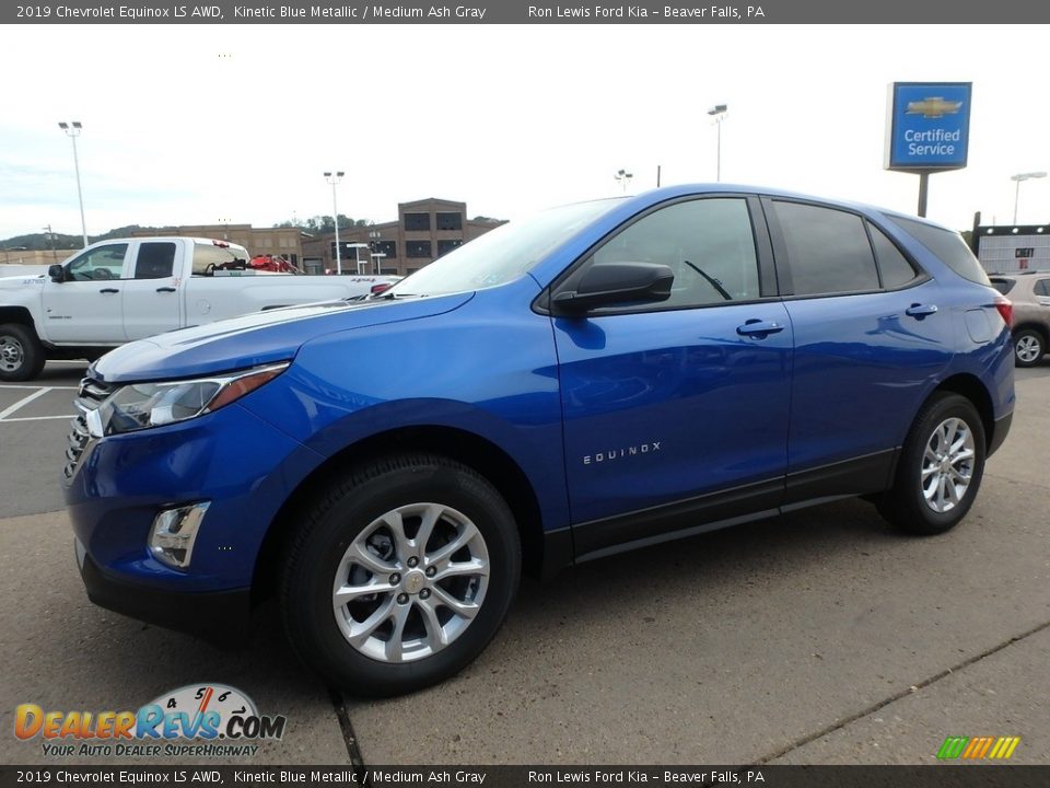 Front 3/4 View of 2019 Chevrolet Equinox LS AWD Photo #7