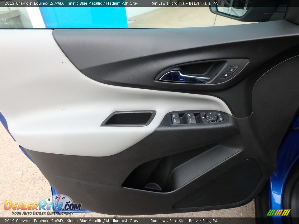 Door Panel of 2019 Chevrolet Equinox LS AWD Photo #14