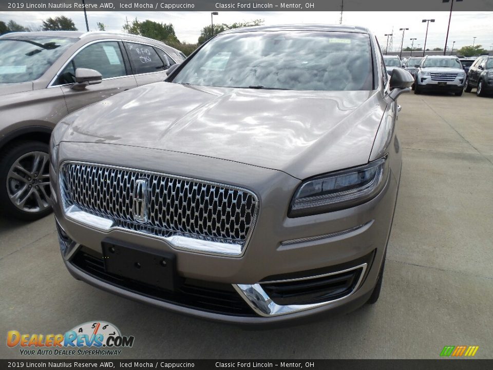 Front 3/4 View of 2019 Lincoln Nautilus Reserve AWD Photo #1