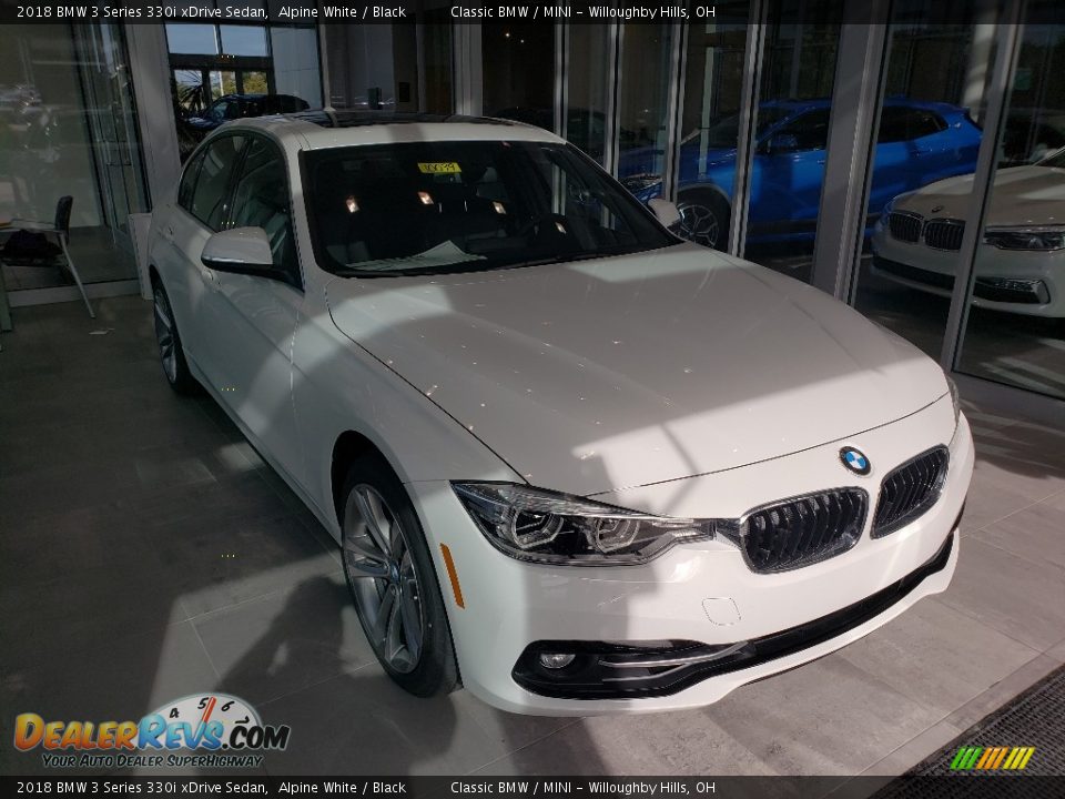 2018 BMW 3 Series 330i xDrive Sedan Alpine White / Black Photo #1