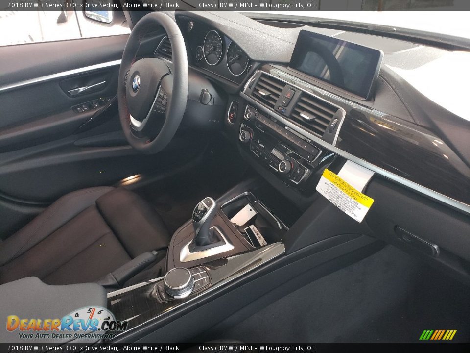 2018 BMW 3 Series 330i xDrive Sedan Alpine White / Black Photo #6