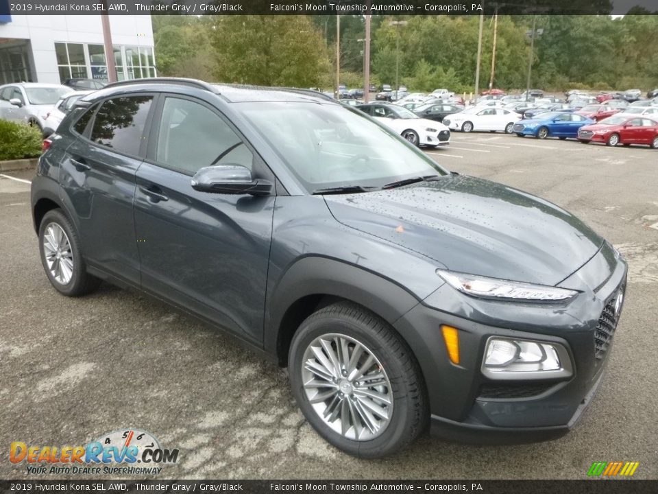 Front 3/4 View of 2019 Hyundai Kona SEL AWD Photo #3