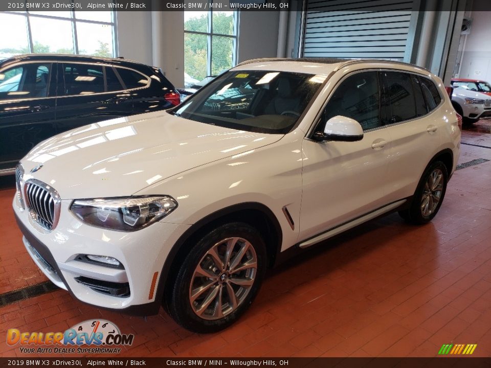 Front 3/4 View of 2019 BMW X3 xDrive30i Photo #3