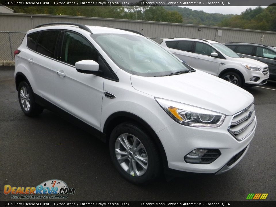 Front 3/4 View of 2019 Ford Escape SEL 4WD Photo #3