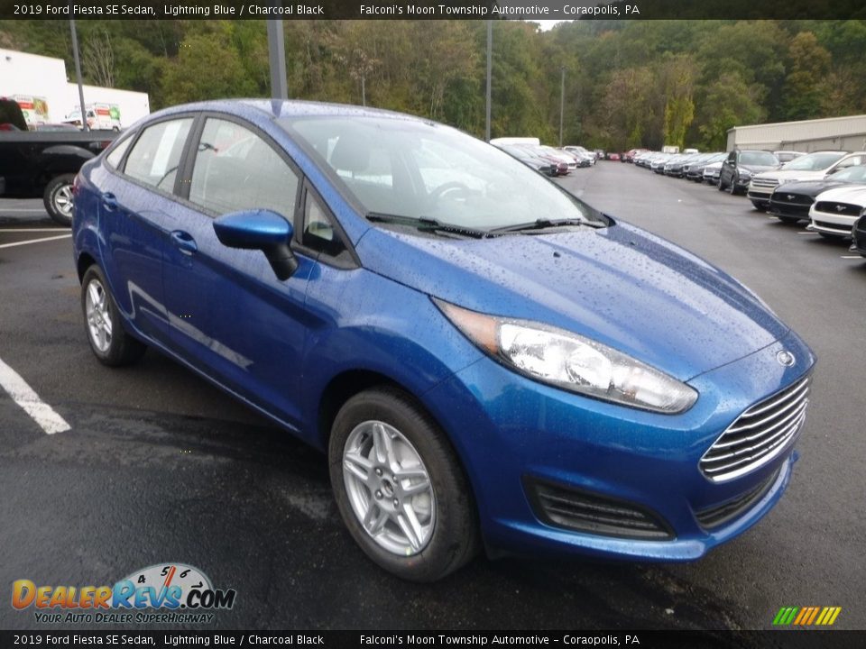 Front 3/4 View of 2019 Ford Fiesta SE Sedan Photo #3