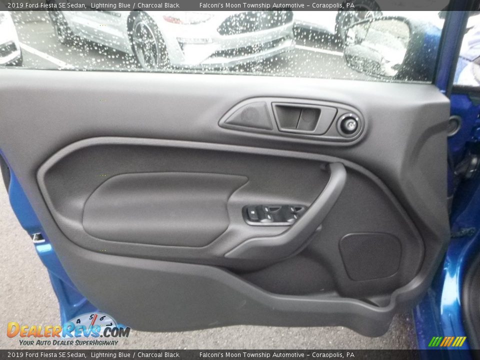 Door Panel of 2019 Ford Fiesta SE Sedan Photo #10