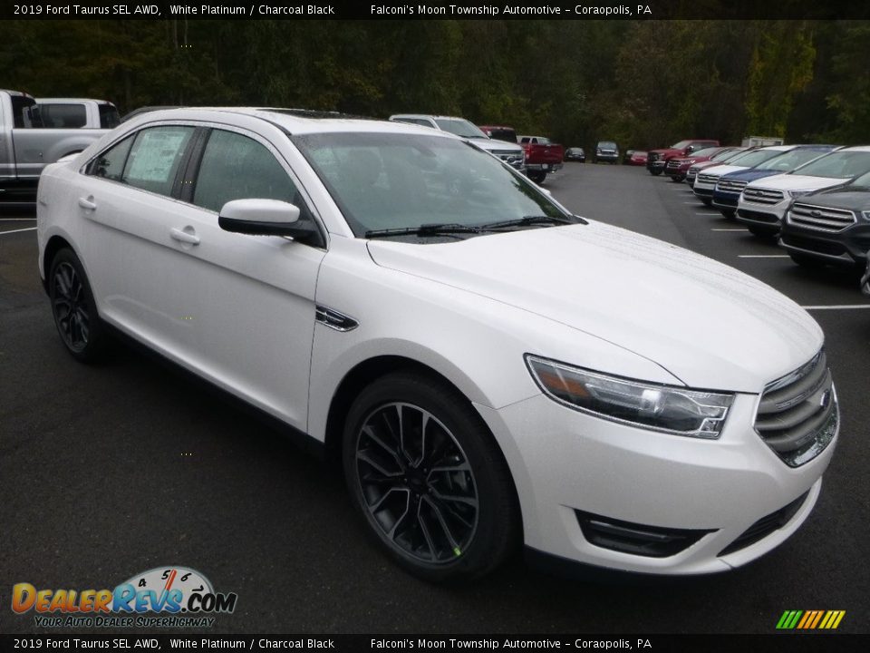 Front 3/4 View of 2019 Ford Taurus SEL AWD Photo #3